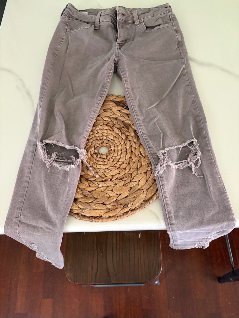 American Eagle Outfitters Women's Distressed Boyfriend Jeans in Dusty Mauve